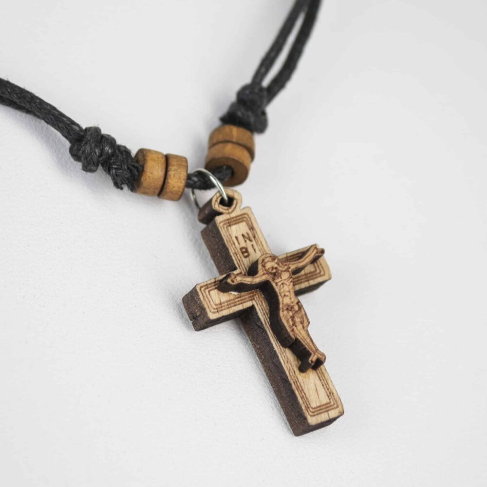 Wisiorek Krzyż na szyję drewniany 2,4 × 3,8 cm